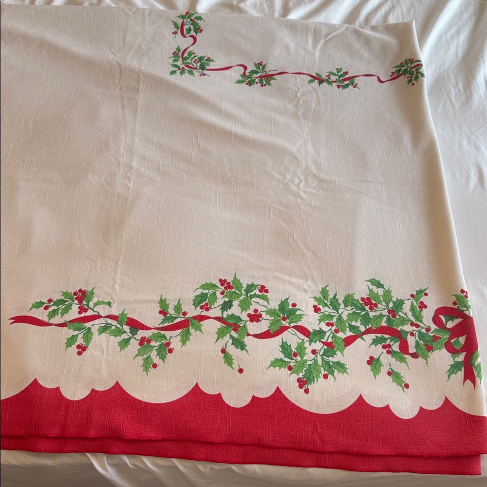 Vintage Christmas Table Cloth - approx 60” x 80” - Picture 3 of 11